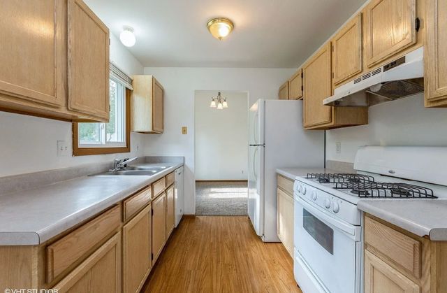 664 Regent Drive, Crystal Lake, IL 60014