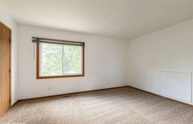 664 Regent Drive, Crystal Lake, IL 60014