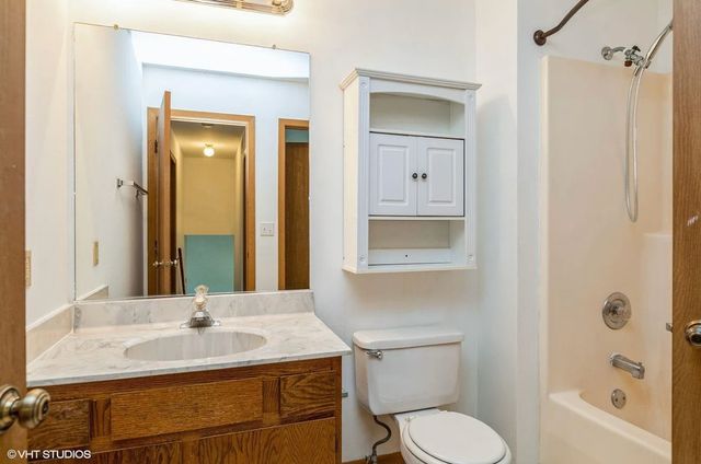 664 Regent Drive, Crystal Lake, IL 60014