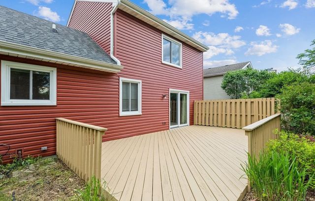 664 Regent Drive, Crystal Lake, IL 60014