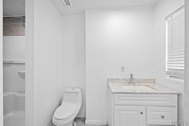 47 E Adams Drive, East St Louis, IL 62206