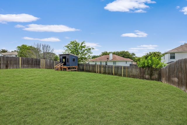 105 Lakemont DR, Hutto, TX 78634