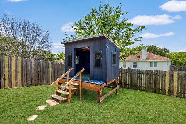 105 Lakemont DR, Hutto, TX 78634