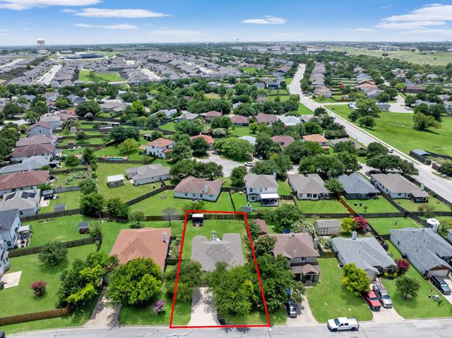 105 Lakemont DR, Hutto, TX 78634