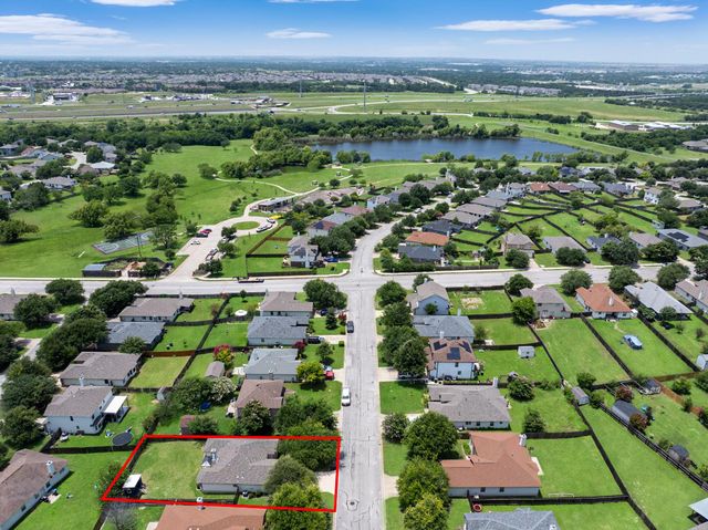 105 Lakemont DR, Hutto, TX 78634