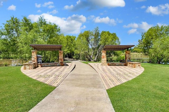 105 Lakemont DR, Hutto, TX 78634