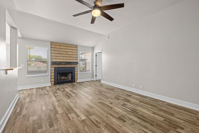 105 Lakemont DR, Hutto, TX 78634