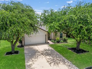 105 Lakemont DR, Hutto, TX 78634
