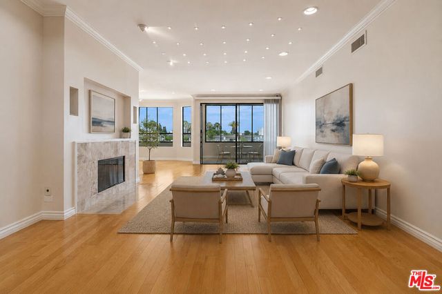 4443 Ventura Canyon Avenue 304, Sherman Oaks, CA 91423