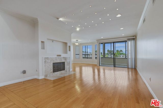 4443 Ventura Canyon Avenue 304, Sherman Oaks, CA 91423
