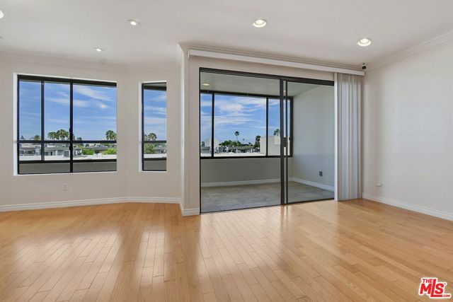 4443 Ventura Canyon Avenue 304, Sherman Oaks, CA 91423