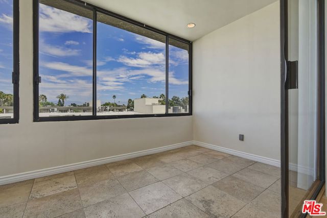 4443 Ventura Canyon Avenue 304, Sherman Oaks, CA 91423