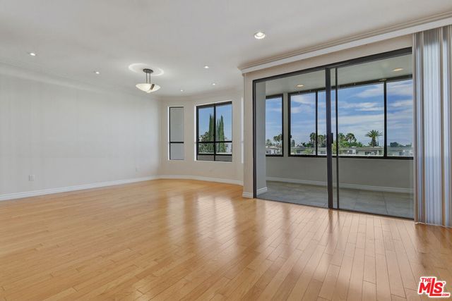 4443 Ventura Canyon Avenue 304, Sherman Oaks, CA 91423
