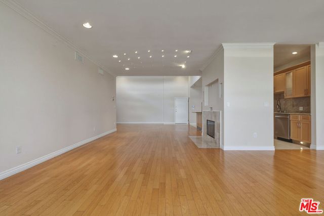 4443 Ventura Canyon Avenue 304, Sherman Oaks, CA 91423