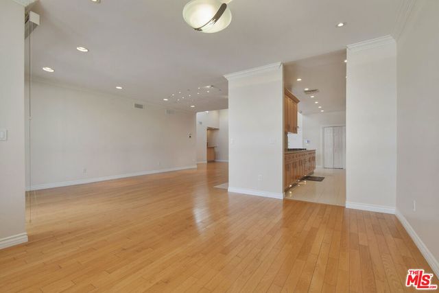 4443 Ventura Canyon Avenue 304, Sherman Oaks, CA 91423