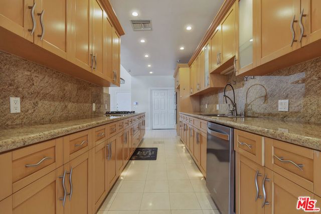 4443 Ventura Canyon Avenue 304, Sherman Oaks, CA 91423