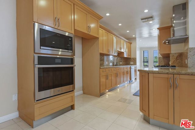 4443 Ventura Canyon Avenue 304, Sherman Oaks, CA 91423
