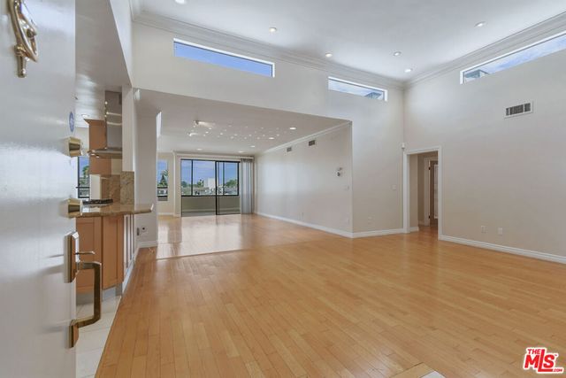 4443 Ventura Canyon Avenue 304, Sherman Oaks, CA 91423