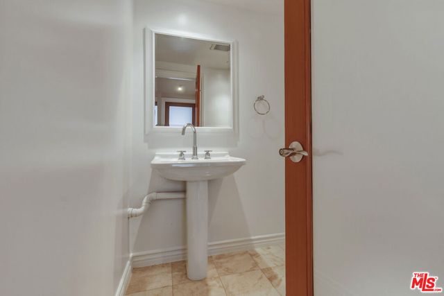 4443 Ventura Canyon Avenue 304, Sherman Oaks, CA 91423