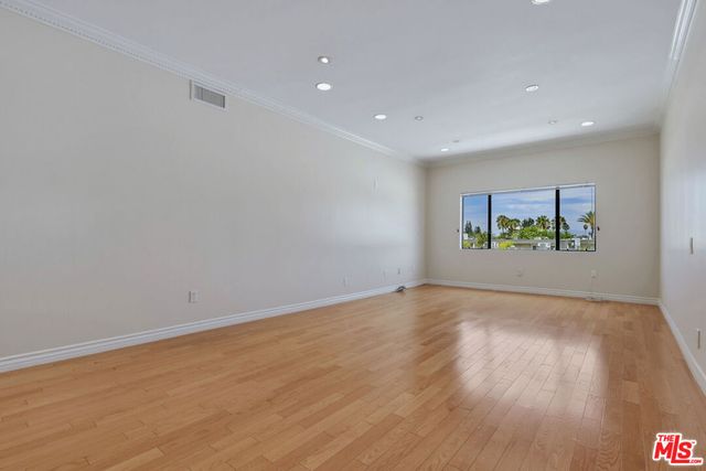 4443 Ventura Canyon Avenue 304, Sherman Oaks, CA 91423
