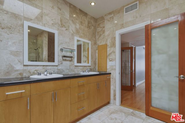 4443 Ventura Canyon Avenue 304, Sherman Oaks, CA 91423