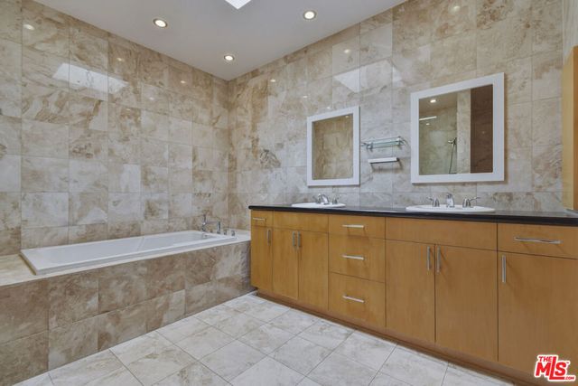 4443 Ventura Canyon Avenue 304, Sherman Oaks, CA 91423