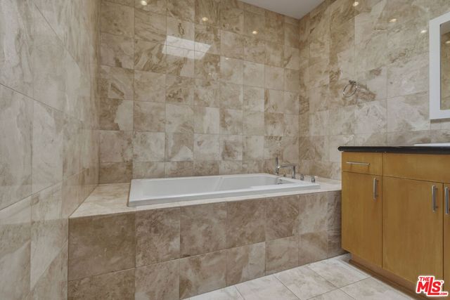 4443 Ventura Canyon Avenue 304, Sherman Oaks, CA 91423