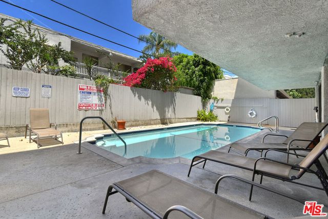 4443 Ventura Canyon Avenue 304, Sherman Oaks, CA 91423