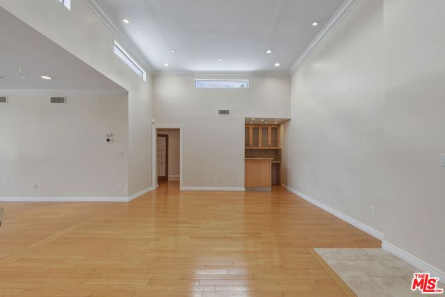4443 Ventura Canyon Avenue 304, Sherman Oaks, CA 91423