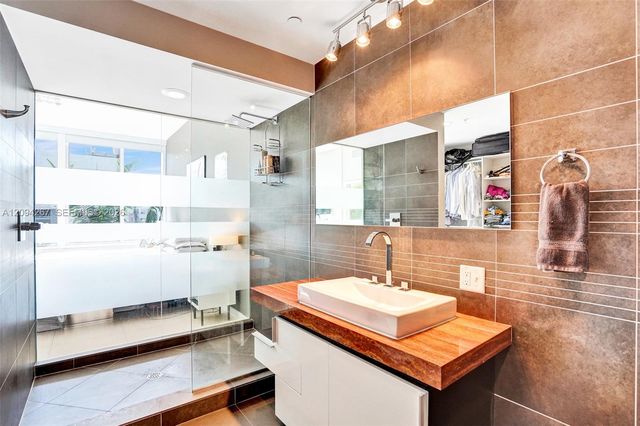 2100 Park Avenue 310, Miami Beach, FL 33139