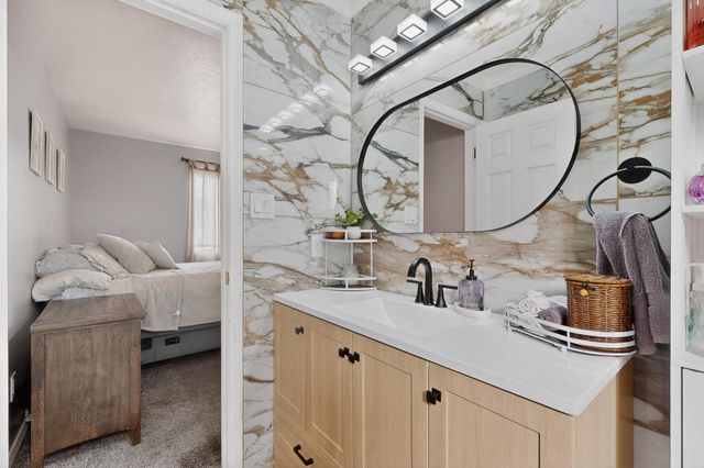 1219 Gem Court SW, Albuquerque, NM 87121