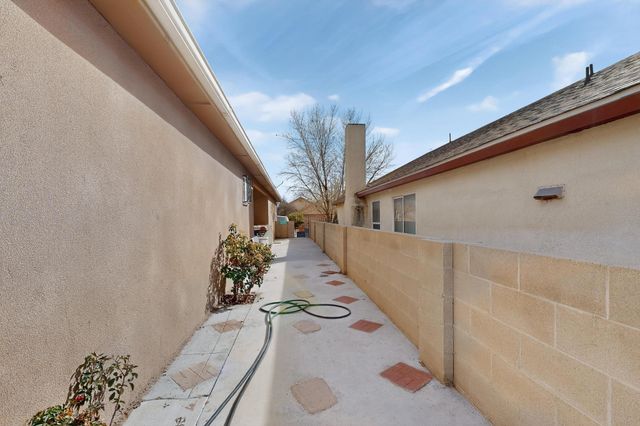 1219 Gem Court SW, Albuquerque, NM 87121