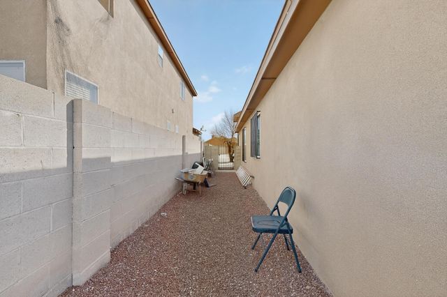 1219 Gem Court SW, Albuquerque, NM 87121