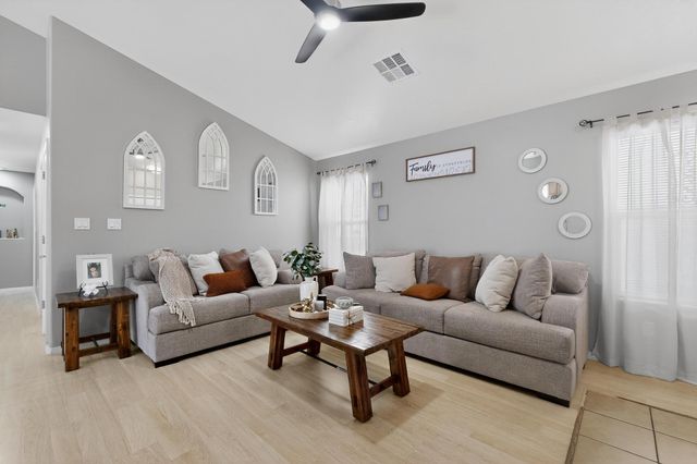 1219 Gem Court SW, Albuquerque, NM 87121