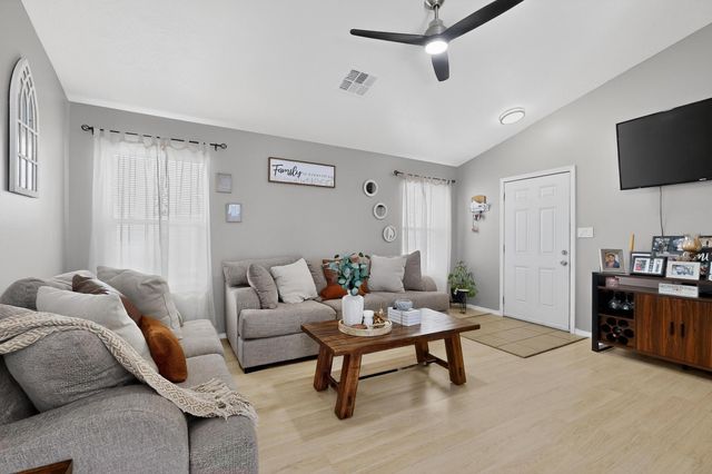 1219 Gem Court SW, Albuquerque, NM 87121