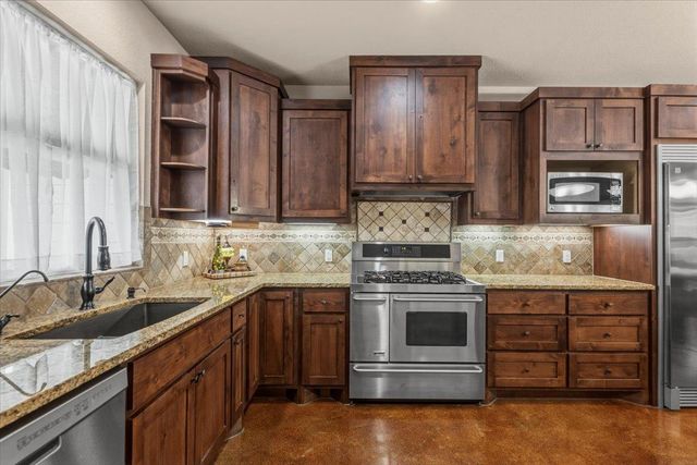 138 Wood Hollow CT, Bastrop, TX 78602