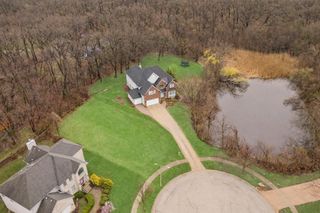 9025 Darien Woods Court, Darien, IL 60561