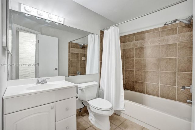 2062 E Discovery Cir E, Deerfield Beach, FL 33442