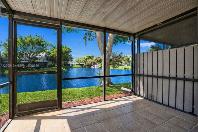 2062 E Discovery Cir E, Deerfield Beach, FL 33442