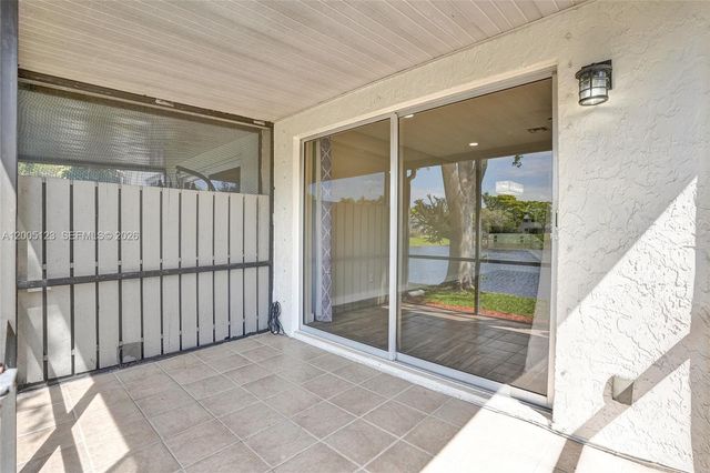 2062 E Discovery Cir E, Deerfield Beach, FL 33442