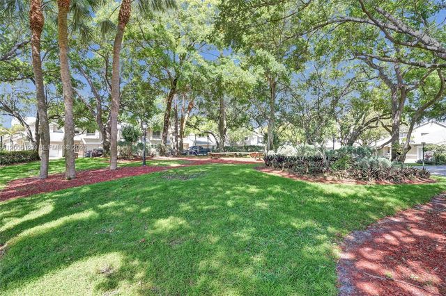 2062 E Discovery Cir E, Deerfield Beach, FL 33442
