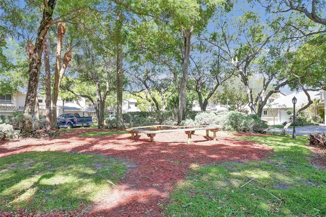 2062 E Discovery Cir E, Deerfield Beach, FL 33442