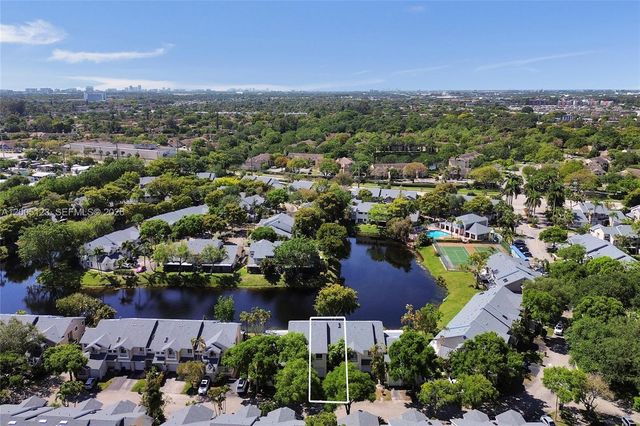 2062 E Discovery Cir E, Deerfield Beach, FL 33442