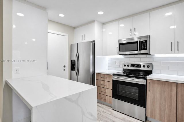 2062 E Discovery Cir E, Deerfield Beach, FL 33442