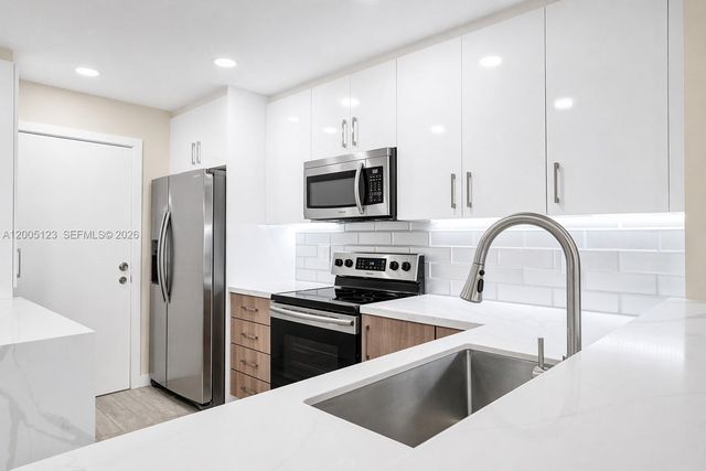 2062 E Discovery Cir E, Deerfield Beach, FL 33442