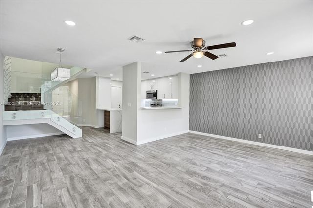 2062 E Discovery Cir E, Deerfield Beach, FL 33442