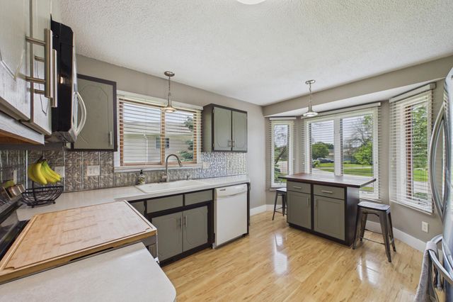 2208 Grimm Road, Chaska, MN 55318