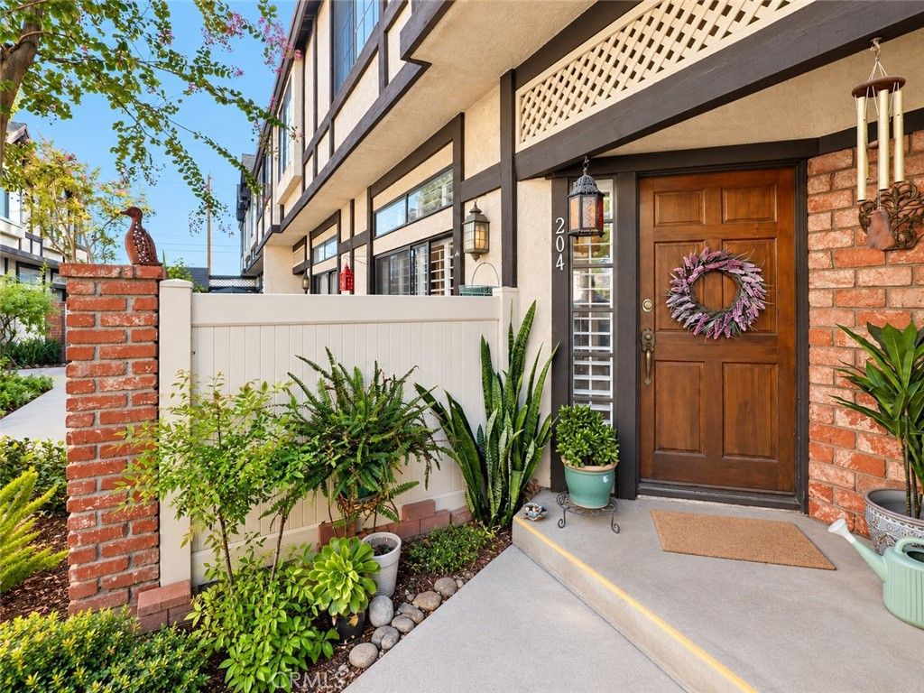 20737 Roscoe Boulevard 204, Winnetka, CA 91306 — exterior