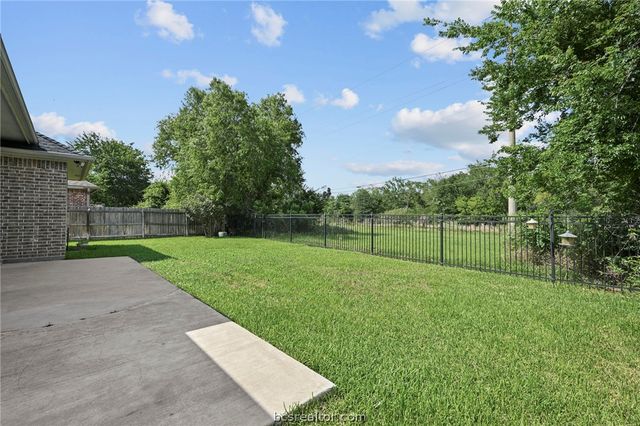 2628 Forest Oaks Drive, College Station, TX 77845