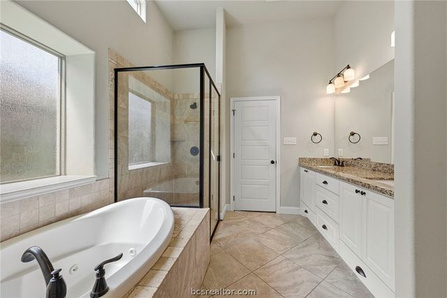 2628 Forest Oaks Drive, College Station, TX 77845